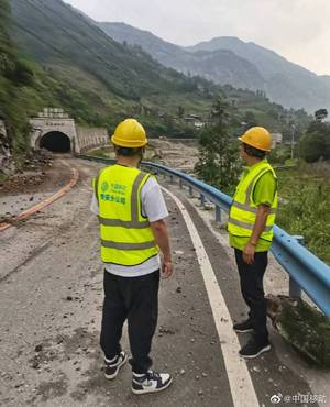 雅安芦山地震，三大运营商第一时间奔赴震区救援