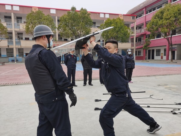 丹江口：落实校园安全责任 提升安保实战技能