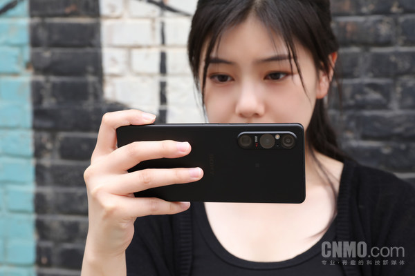 索尼Xperia 1 V：“轻薄”与“高画质”兼得的影像旗舰